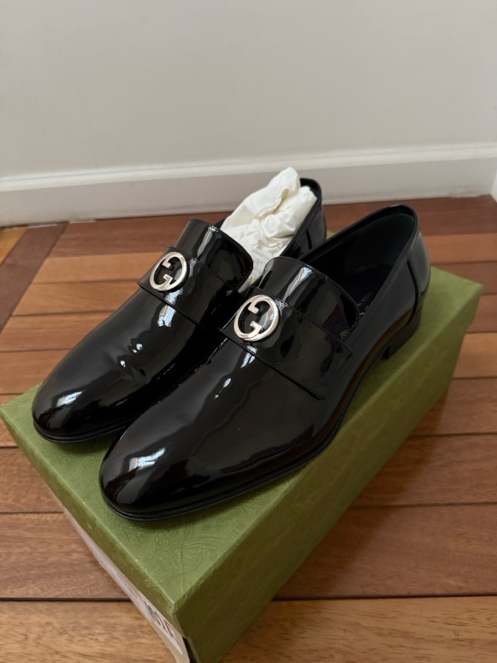NIB Men’s Gucci Interlocking G Patent Leather Loafers 9.5